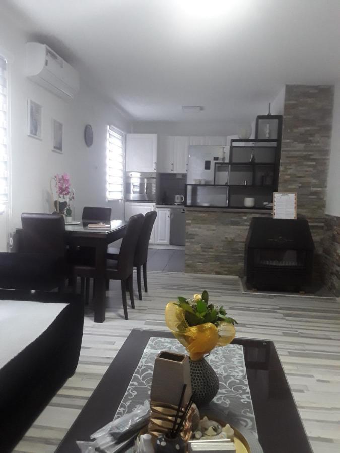Holiday House White Hill Apartment Bihac