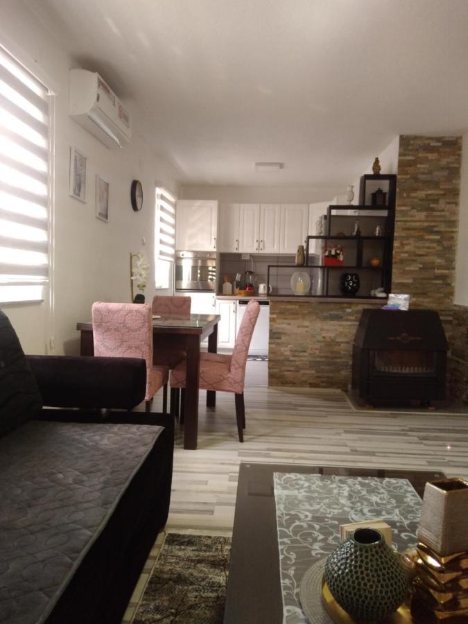 Holiday House White Hill