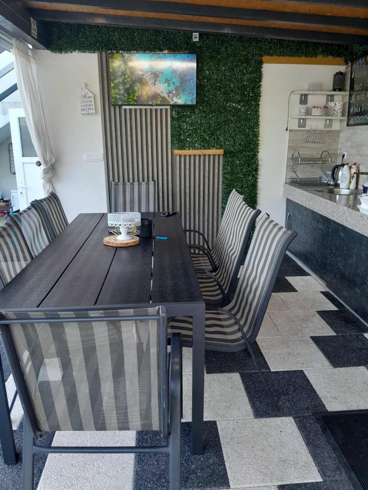 Apartment Holiday House White Hill *